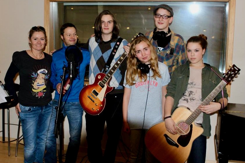 La Hvem in the studio